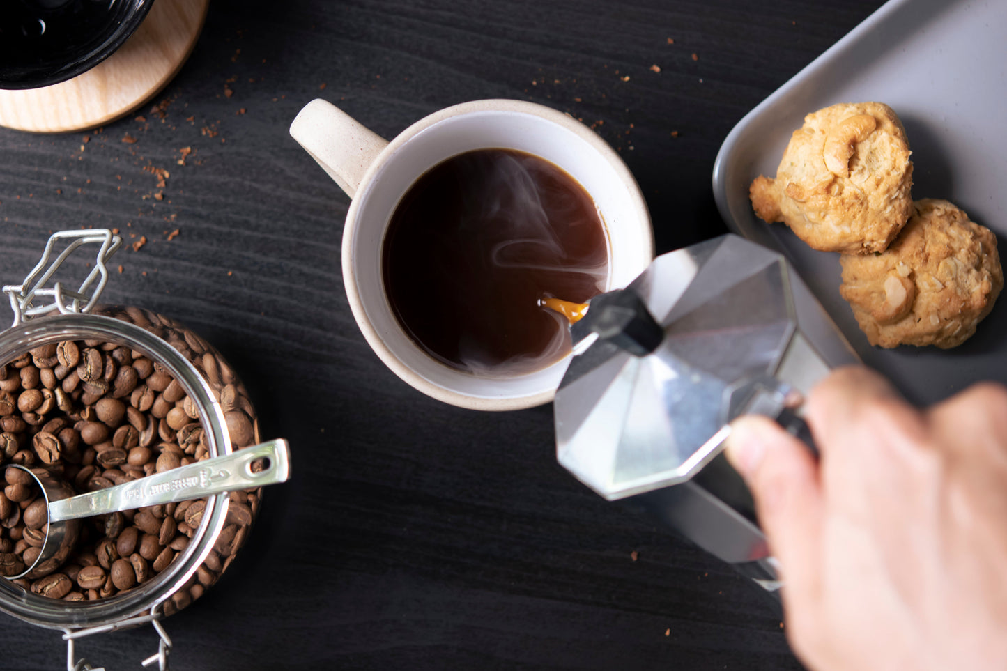 Errores comunes al preparar café en casa (y cómo evitarlos)